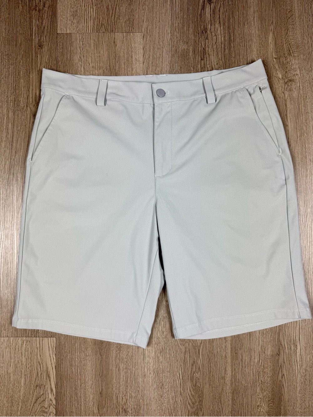 WILLIT Mens Light Gray Golf Shorts 34” X 10” Inseam Stretch Casual Outdoor Beach